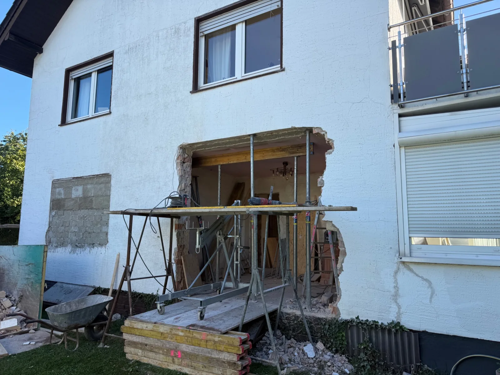 Herstellung einer großen Fassadenöffnung mit Abstützung